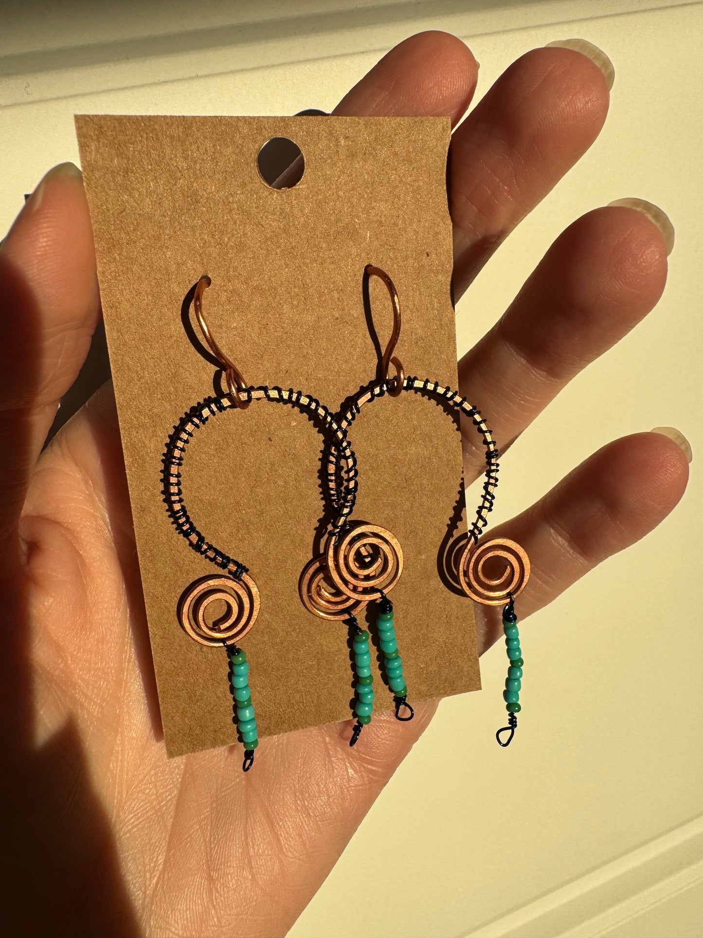 Arched earrings with spiral ends