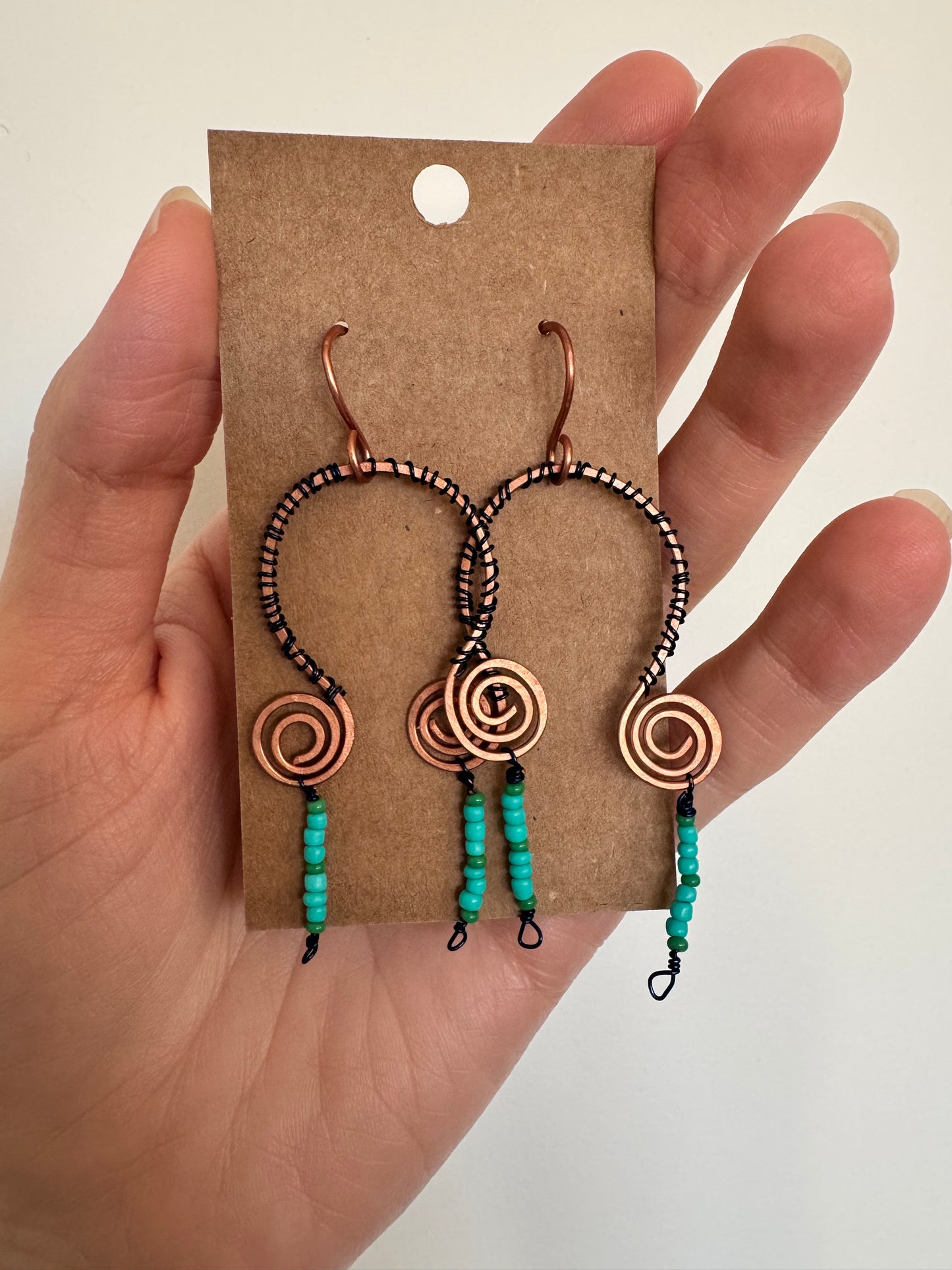 Arched earrings with spiral ends