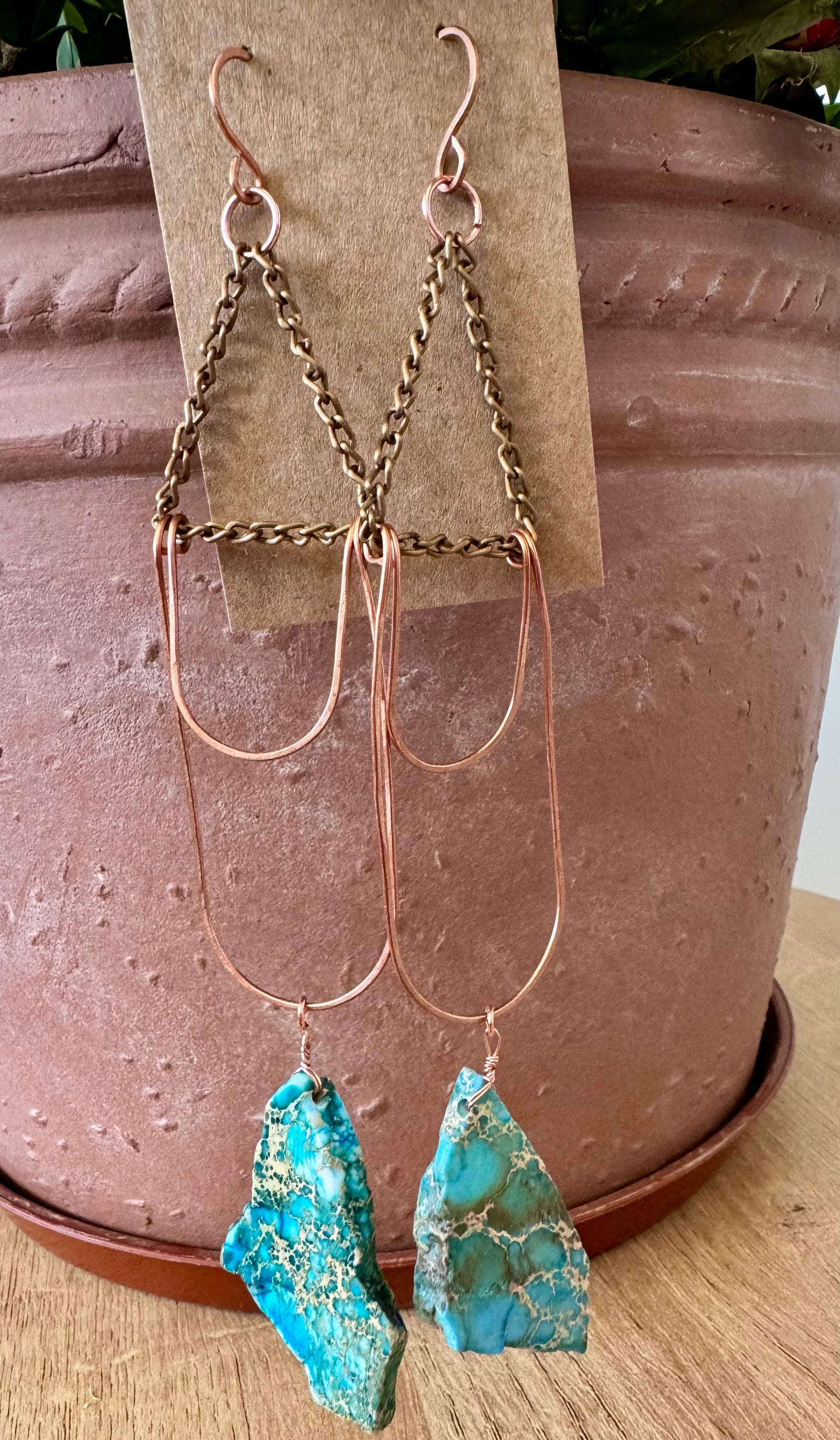 Double arched earrings with chains