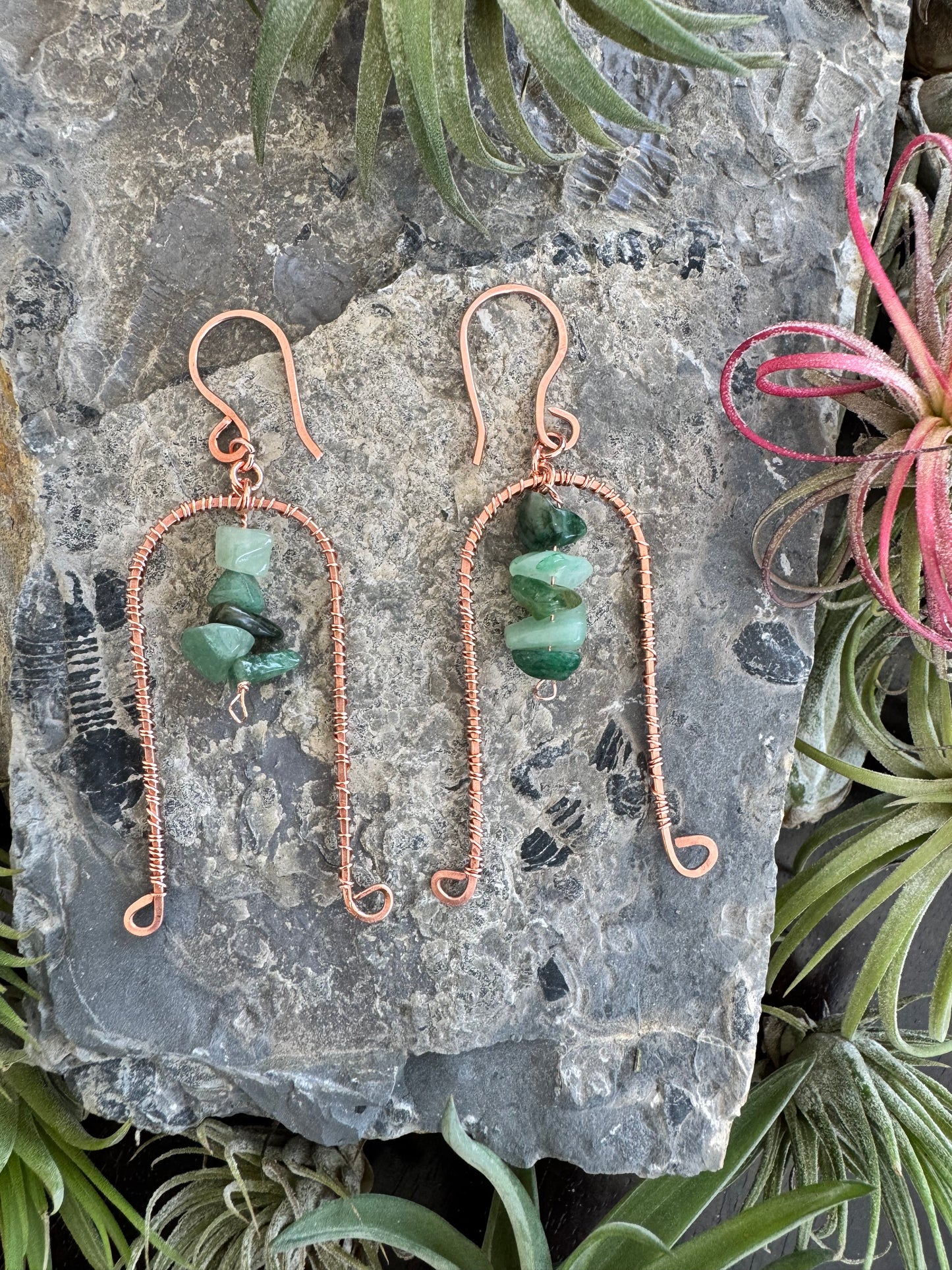 Arched copper earrings with green stones